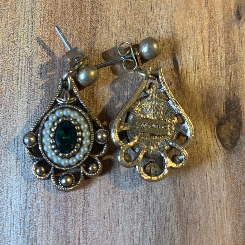 AVON drop earrings. Green & pearl. - Picture 6 of 6